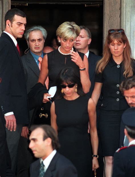 firma gianni versace|versace funeral.